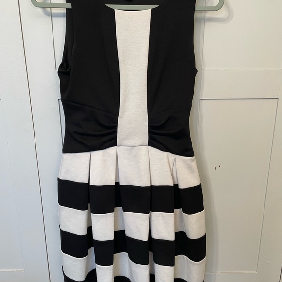 Elle Monochrome Checkered Midi Dress - Picture 3 of 6